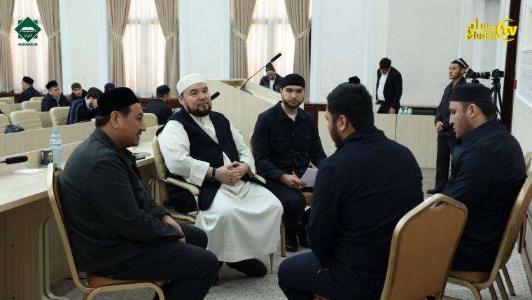 Подготовка к Рамазану: чтецы Корана проходят собеседование (фото+)